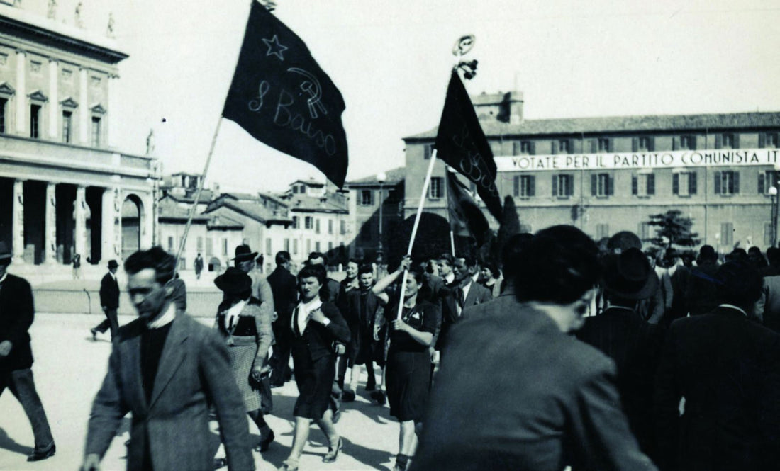 Manifestazione del Partito Comunista Italiano in piazza della Vittoria a Reggio Emilia nel 1948