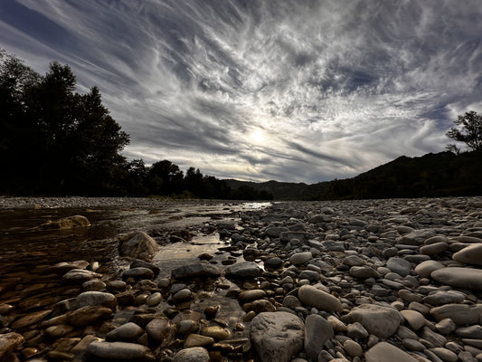 Il fiume Marecchia nel paesaggio della Valmarecchia fotografia di Federico Colicchio